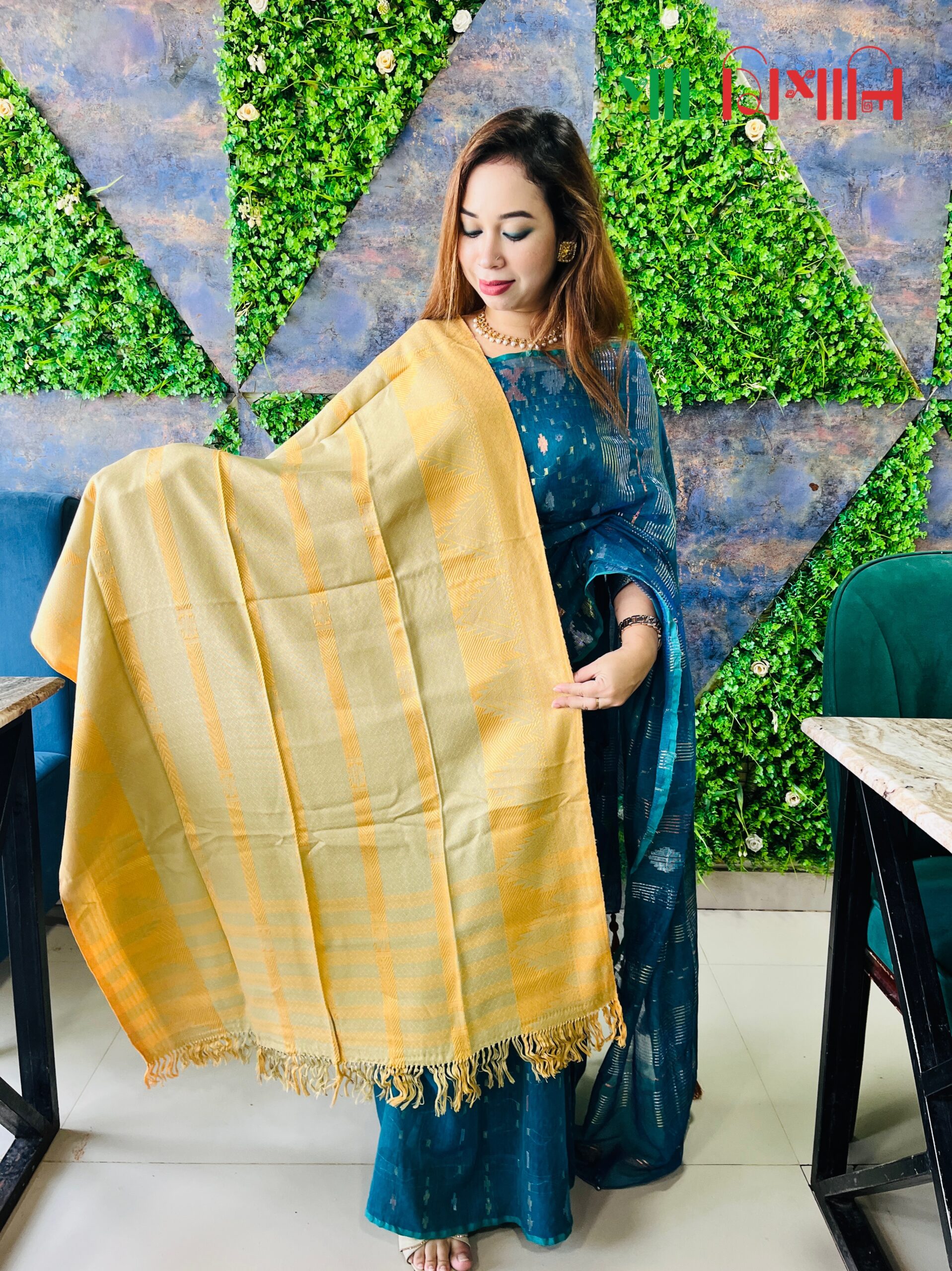 photo-output 4 প্রিমিয়াম মিনাকারী জামদানী শাল - Image 1